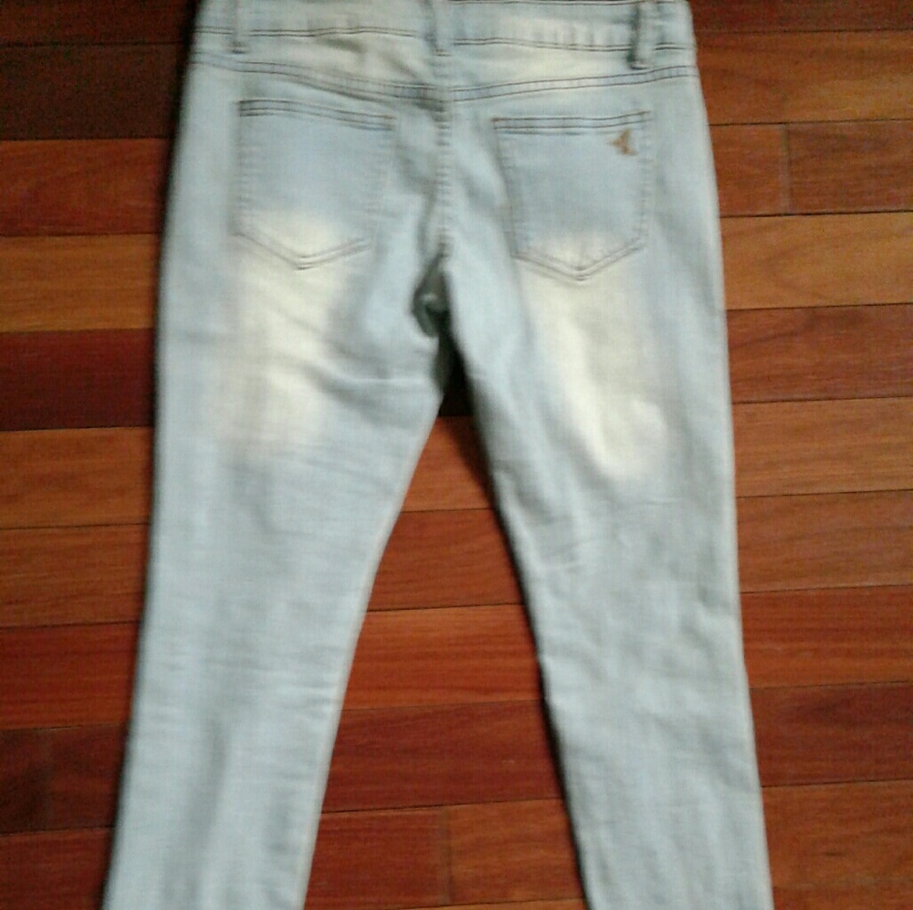 VIP | HP🎈Distressed Knee Blow-Out Jeans - Picture 3 of 7